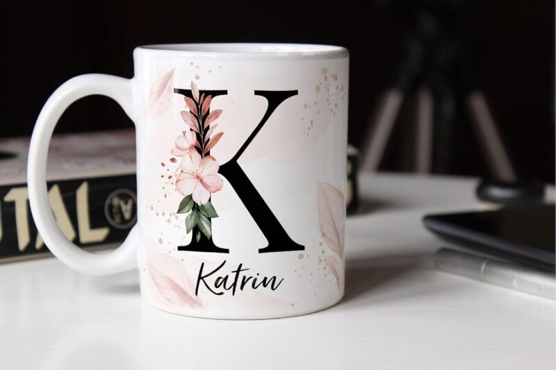 SpecialMeKaffee-Tasse Monogramm Initiale mit Namen personalisiert Blumen Blüten Dekor Floral Buchstabe floral weiß standard – Bild 5