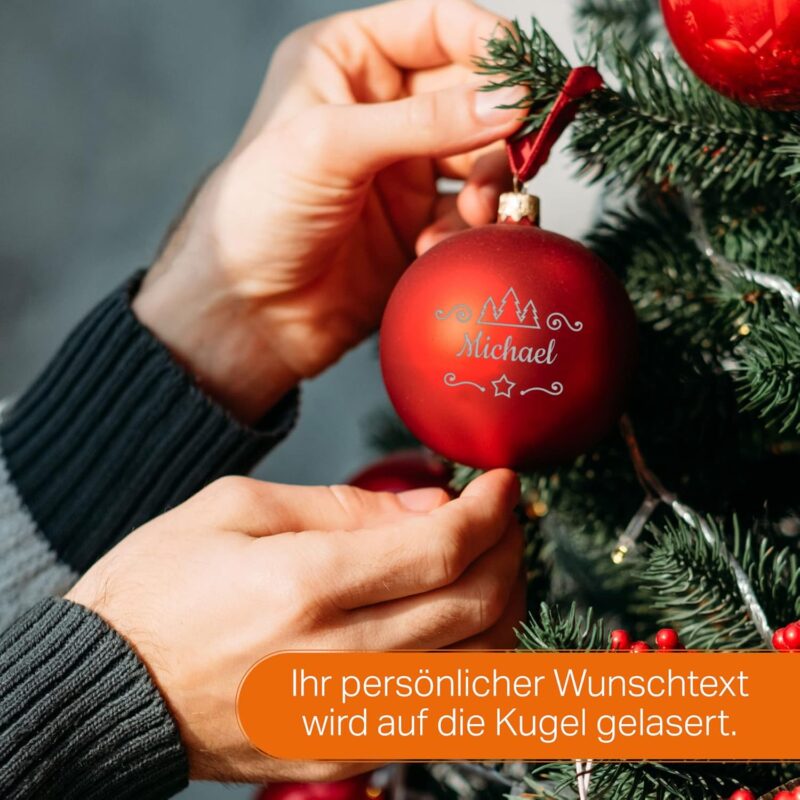 Deitert Weihnachtskugel mit Namen oder Wunschtext graviert, Ø 8cm, personalisierte Christbaumkugel aus Glas (glänzend), individueller Weihnachtsbaumschmuck mit Gravur, Tannen-Motiv, Blau – Bild 3