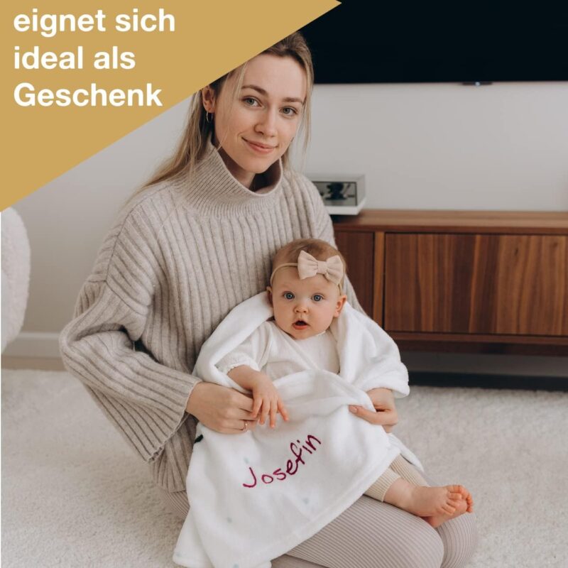 Wolimbo Babydecke mit Namen personalisiert - Motiv Giraffe weiß - Besticktes Geschenk für Mädchen und Junge – Bild 5