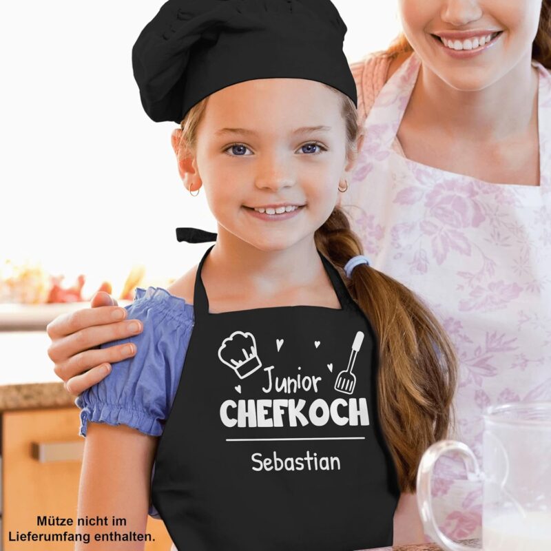 Geschenk mit Namen personalisiert by Shirtracer - Kinderschürze Schürze Kinder Jungen Mädchen - Kochschürze - Junior Chefkoch mit Name - Wunschnamen – Bild 7