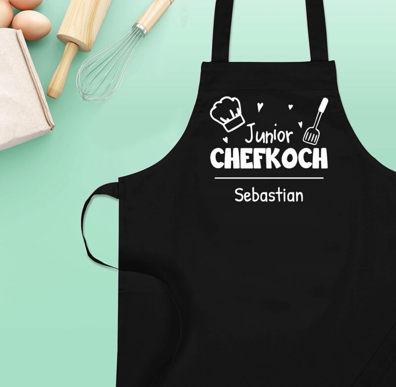 Geschenk mit Namen personalisiert by Shirtracer - Kinderschürze Schürze Kinder Jungen Mädchen - Kochschürze - Junior Chefkoch mit Name - Wunschnamen – Bild 8